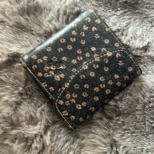 Like new genuine leather wallet.